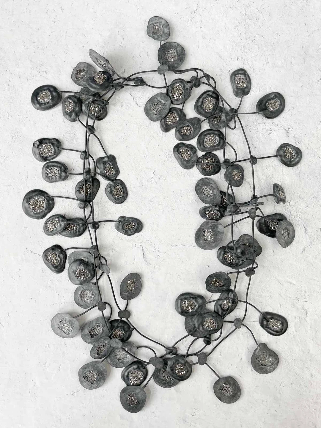 Annemieke Broenink Annemieke Broenink Glitter Poppy Rubber Necklace, Gunmetal