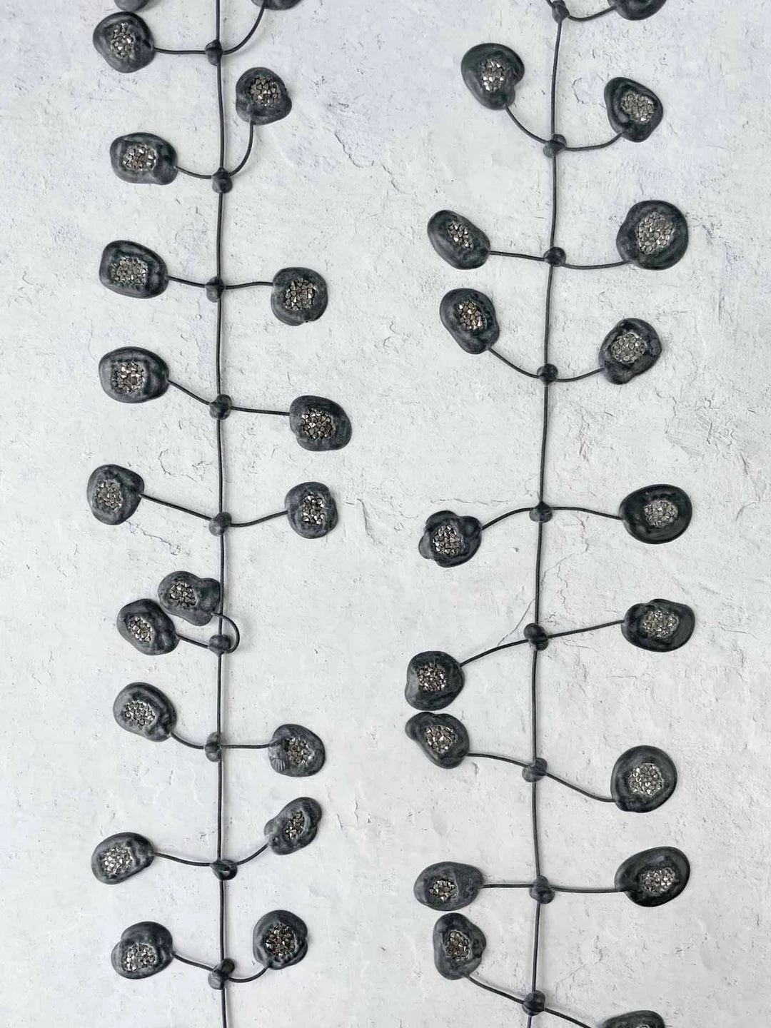 Annemieke Broenink Annemieke Broenink Glitter Poppy Rubber Necklace, Gunmetal